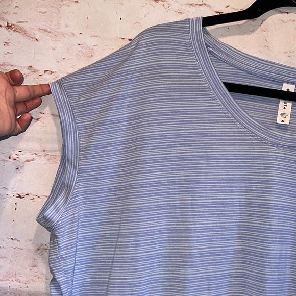 Athleta Shirt Womens XL Blue Cloud Light Stratus Striped Tee Activewear - Picture 2 of 6